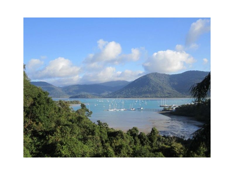 4 HARBOUR AVE, Shute Harbour QLD 4802