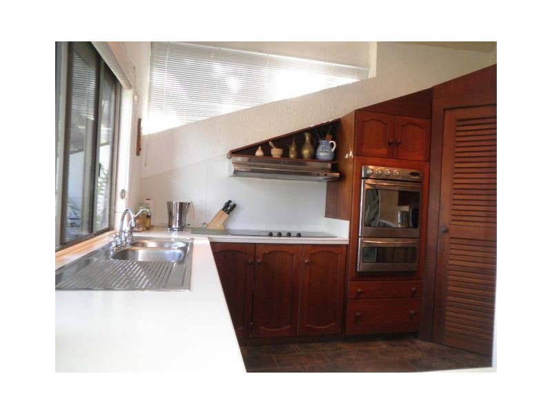 4 HARBOUR AVE, Shute Harbour QLD 4802