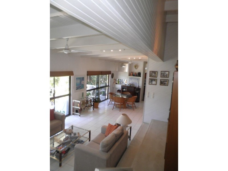 4 HARBOUR AVE, Shute Harbour QLD 4802