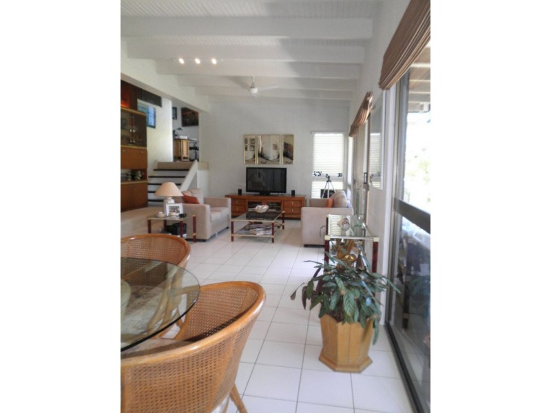 4 HARBOUR AVE, Shute Harbour QLD 4802