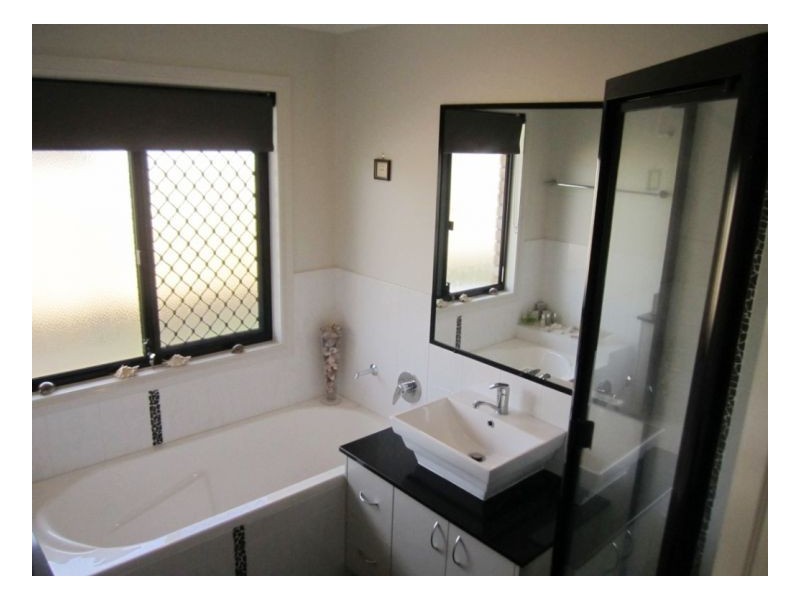 17 HONEY MYRTLE ST, Proserpine QLD 4800