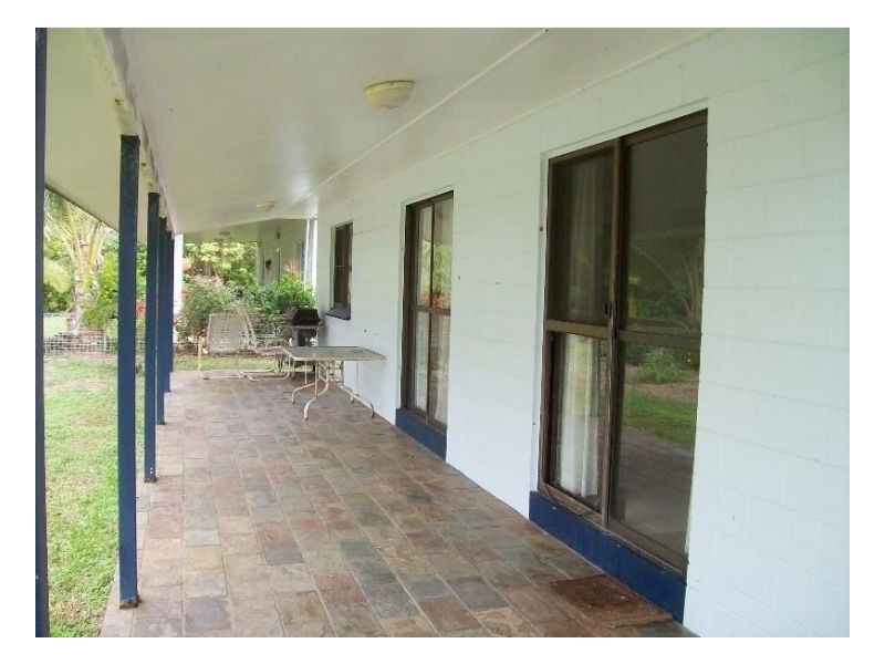 27 BURTON ST, Midge Point QLD 4799