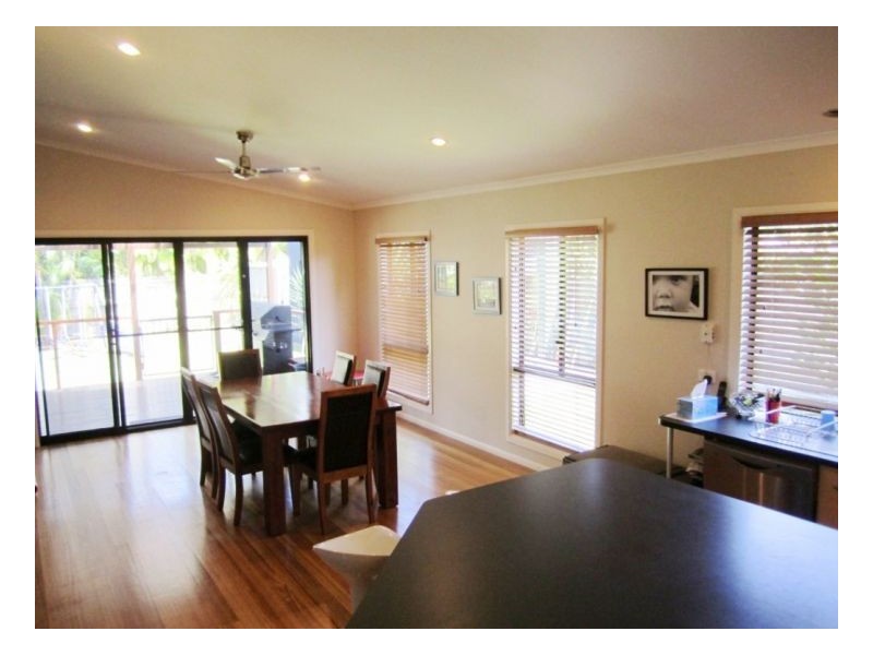 124 Shute Harbour Rd, Cannonvale QLD 4802