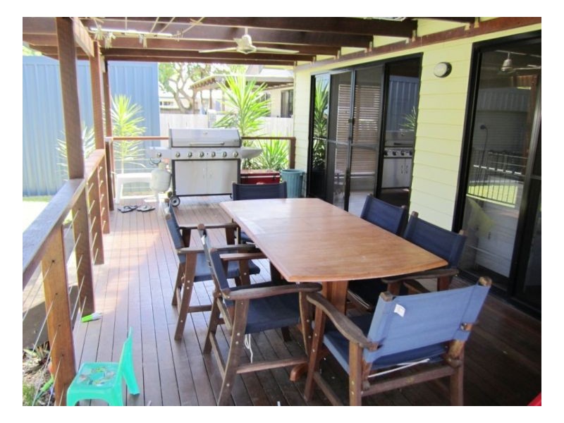 124 Shute Harbour Rd, Cannonvale QLD 4802