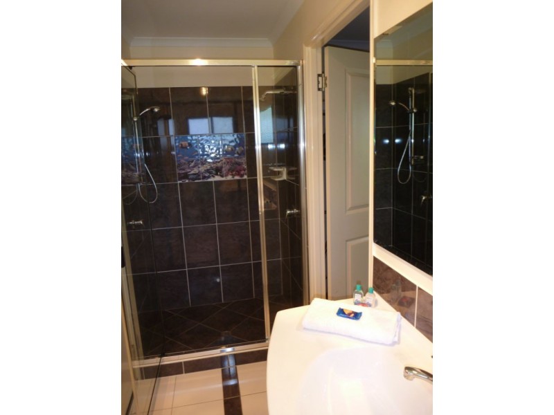 6 Roseric Crescent, Hideaway Bay QLD 4800