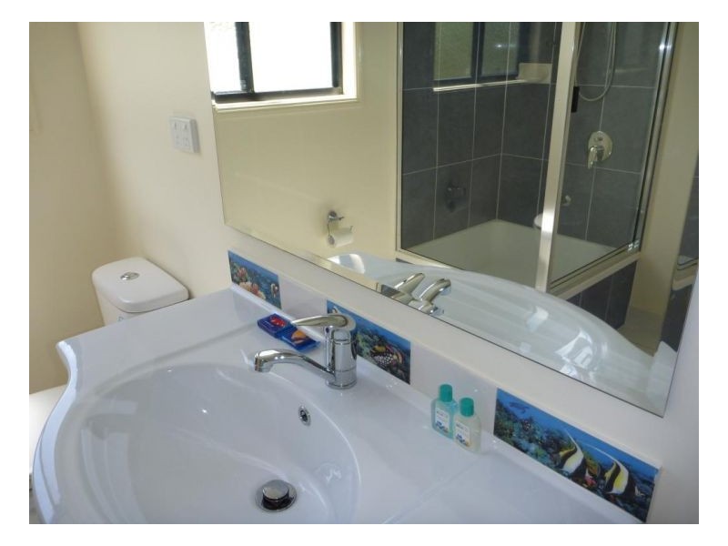 6 Roseric Crescent, Hideaway Bay QLD 4800