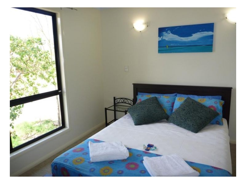 6 Roseric Crescent, Hideaway Bay QLD 4800
