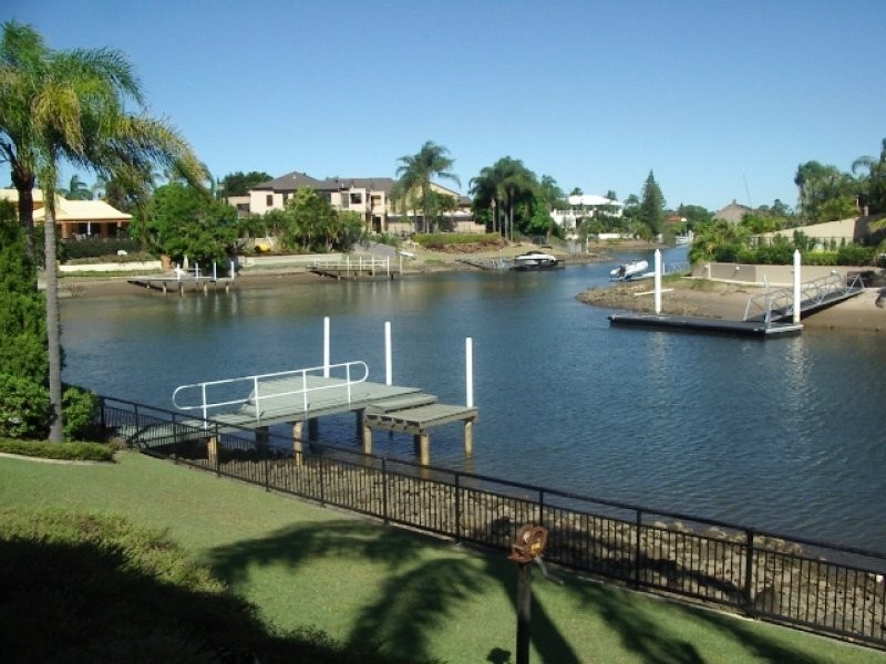 19 Cheval Court, Benowa QLD 4217