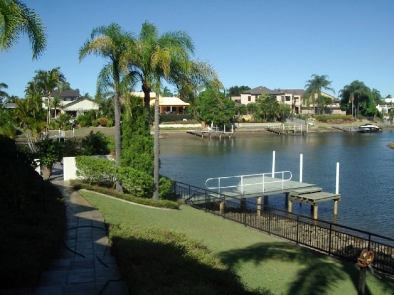 19 Cheval Court, Benowa QLD 4217