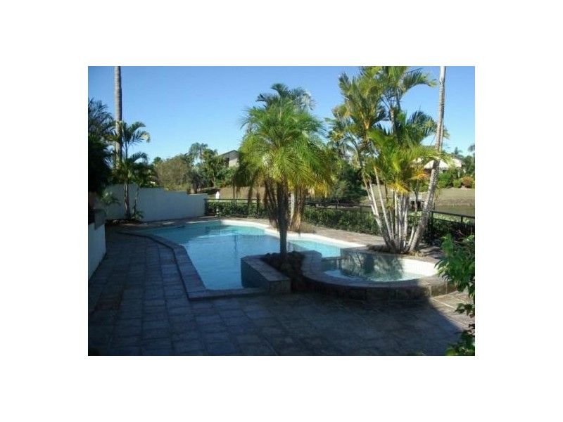 19 Cheval Court, Benowa QLD 4217