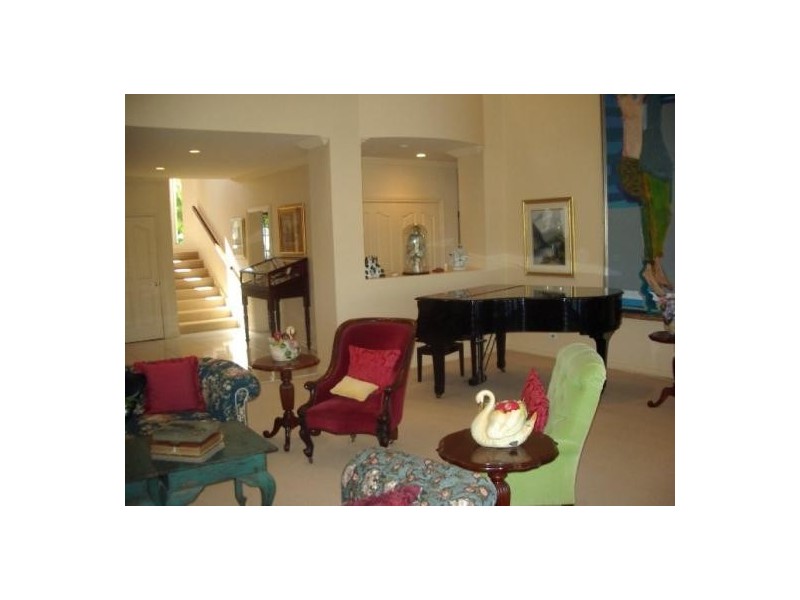 19 Cheval Court, Benowa QLD 4217