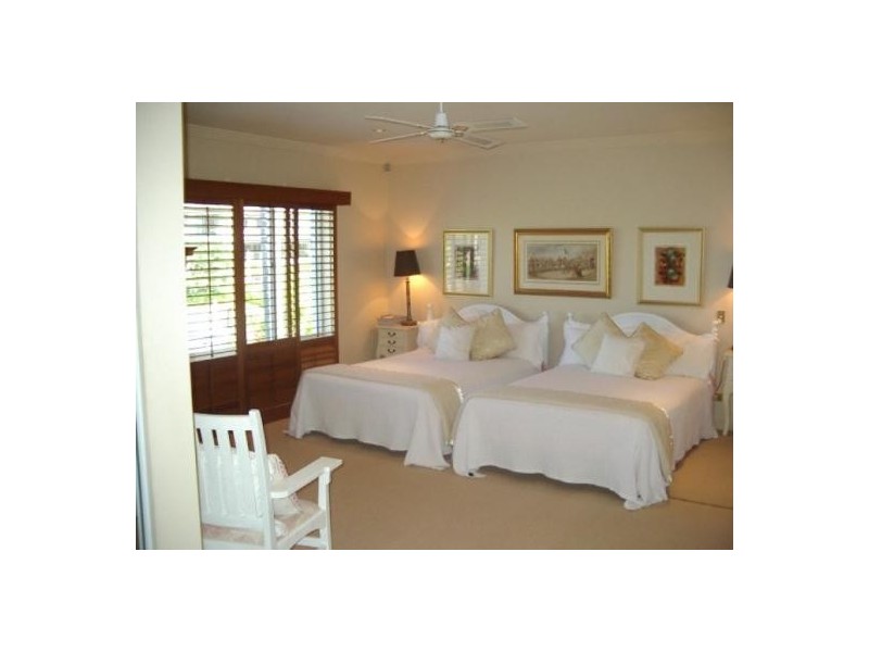 19 Cheval Court, Benowa QLD 4217