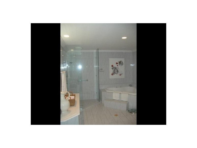 19 Cheval Court, Benowa QLD 4217