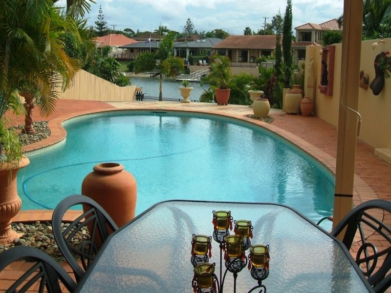99 Amalfi Drive, Isle Of Capri QLD 4217