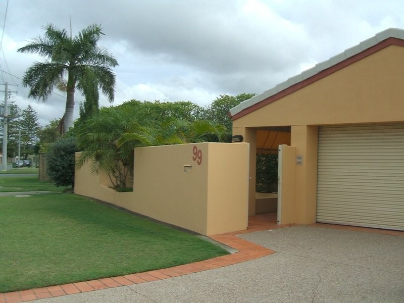 99 Amalfi Drive, Isle Of Capri QLD 4217