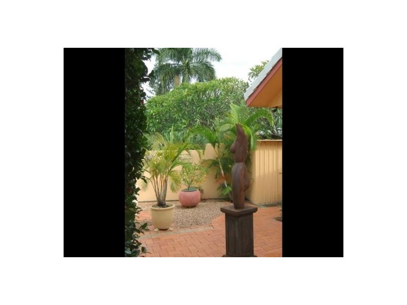 99 Amalfi Drive, Isle Of Capri QLD 4217