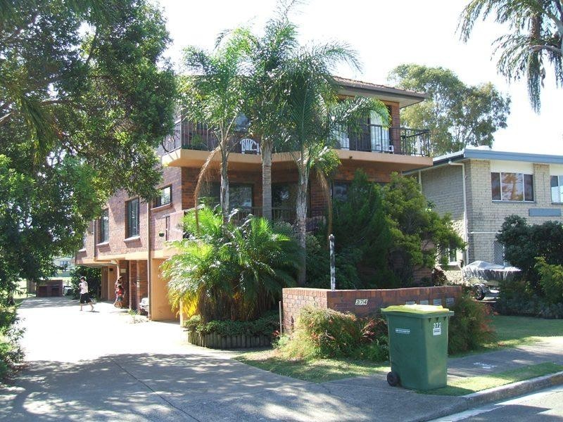 372-374-376 Marine Parade, Labrador QLD 4215