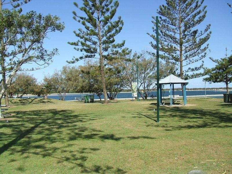372-374-376 Marine Parade, Labrador QLD 4215