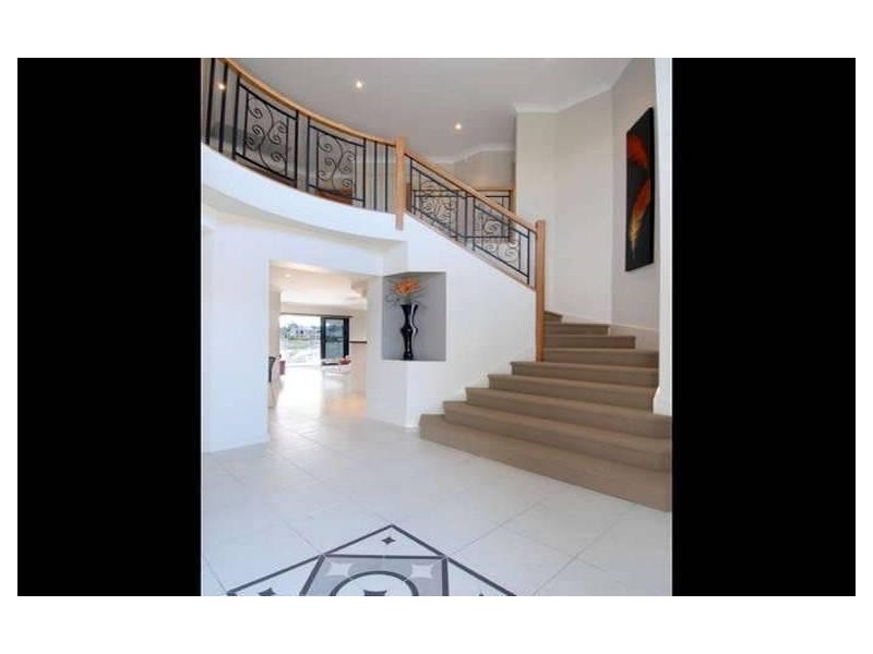 7 Sir Bruce Small Boulevard, Benowa Waters QLD 4217