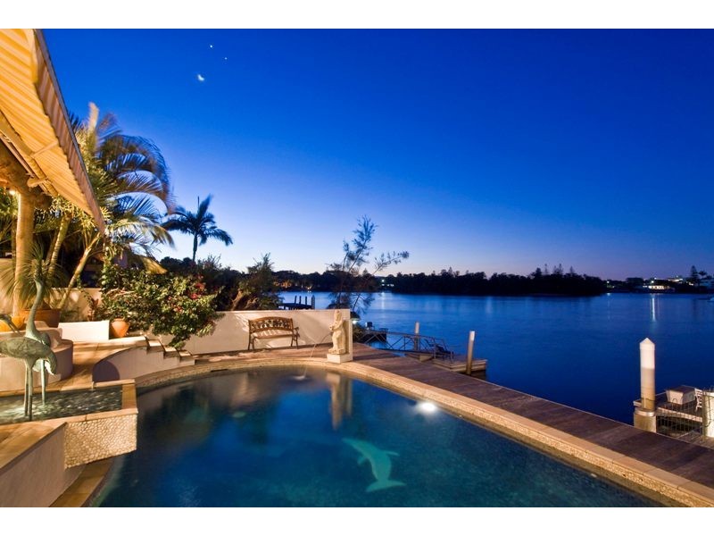 17 The Corso, Surfers Paradise QLD 4217