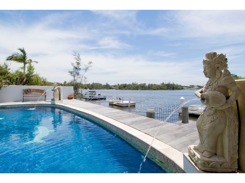 17 The Corso, Surfers Paradise QLD 4217