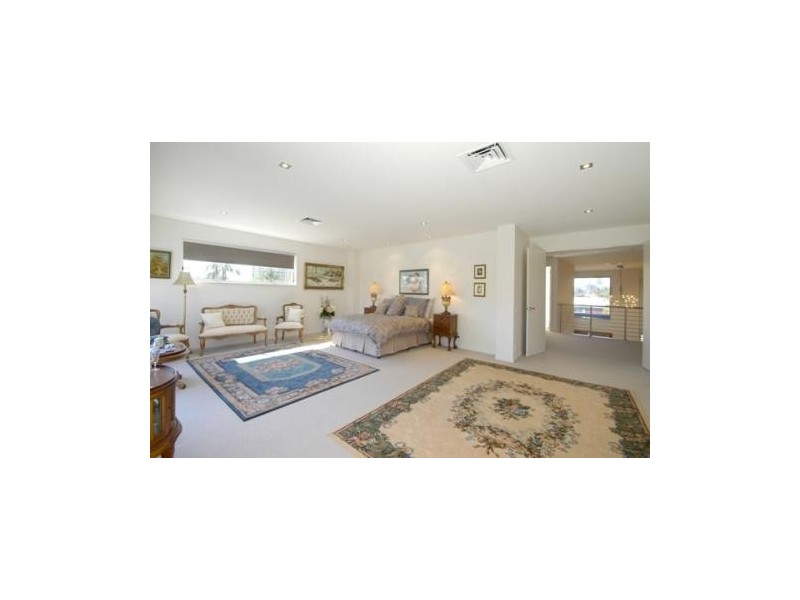 Paradise Waters QLD 4217