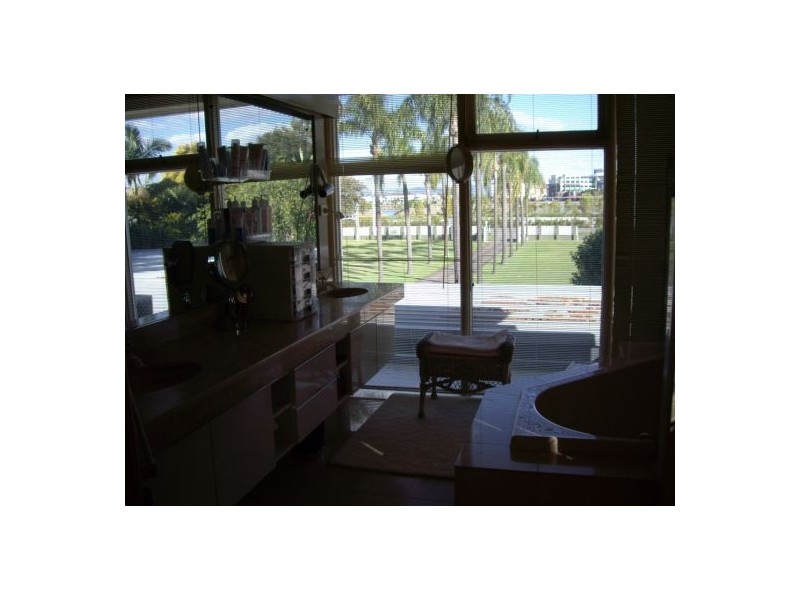 574 Nerang-Broadbeach Rd, Carrara QLD 4211