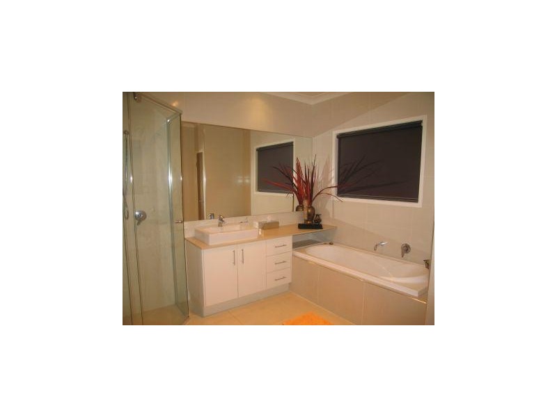 17 Peregrine Cres, Coomera QLD 4209