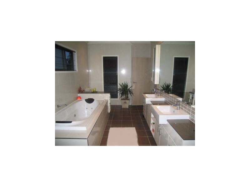 17 Peregrine Cres, Coomera QLD 4209