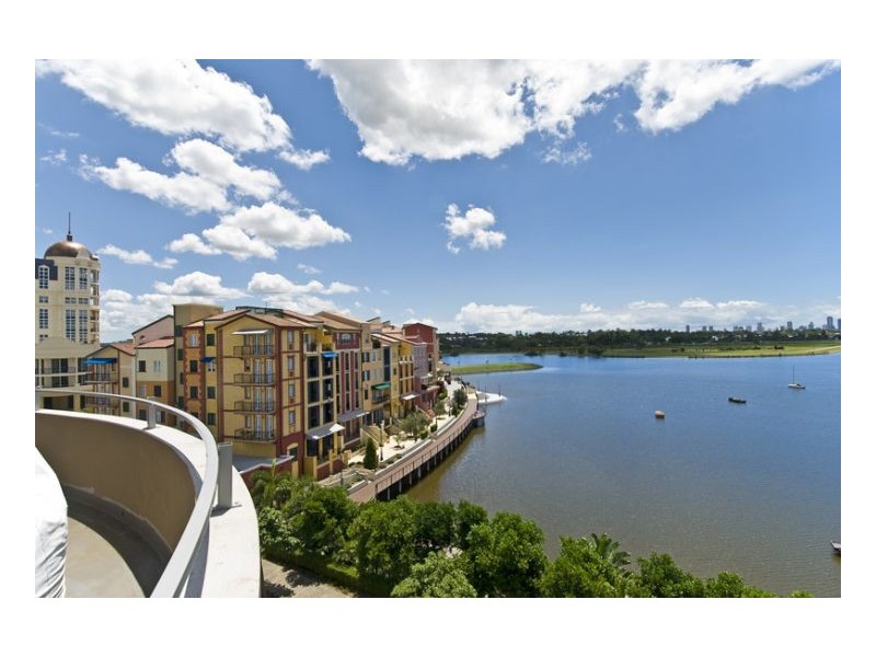 1-24 Quay Views Emerald Island Dr, Carrara QLD 4211