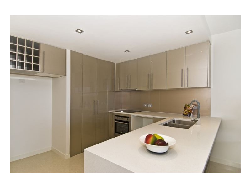 1-24 Quay Views Emerald Island Dr, Carrara QLD 4211