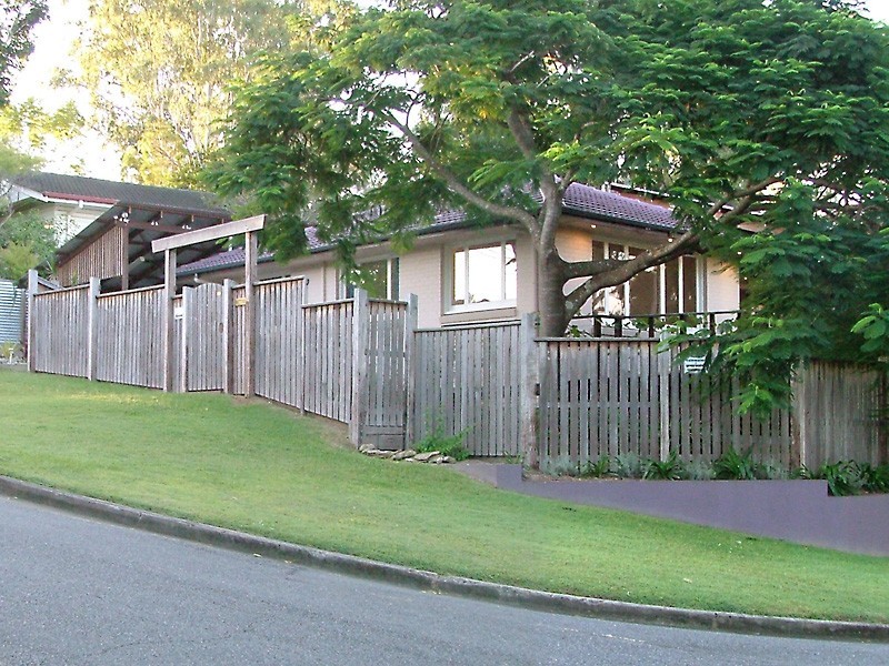 14 Aberfoyle St, Kenmore QLD 4069