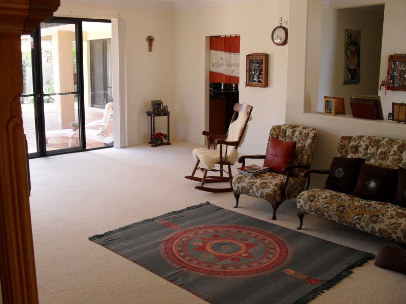 5 Annies Court, Benowa QLD 4217