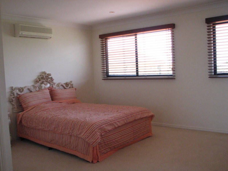 5 Annies Court, Benowa QLD 4217