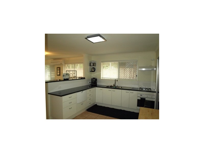 525 Broadwater Rd, Mansfield QLD 4122