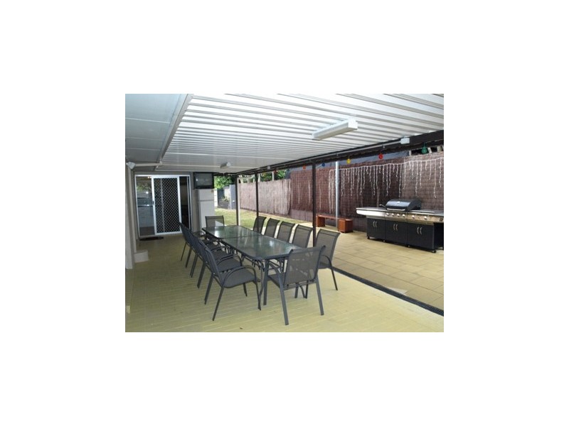 525 Broadwater Rd, Mansfield QLD 4122