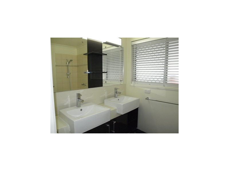 525 Broadwater Rd, Mansfield QLD 4122