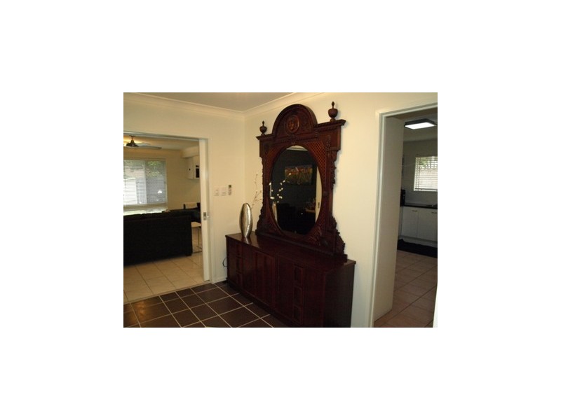 525 Broadwater Rd, Mansfield QLD 4122