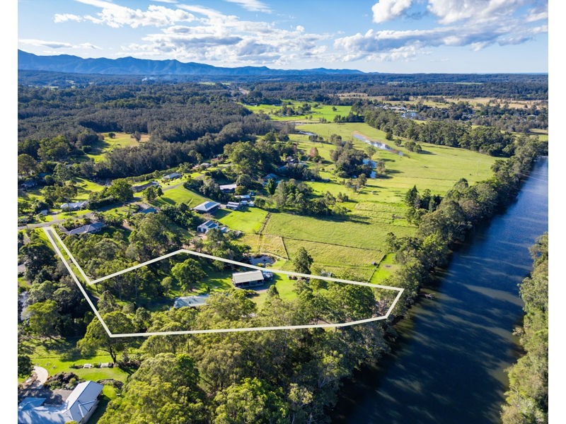 10 Riverside Drive, Urunga NSW 2455