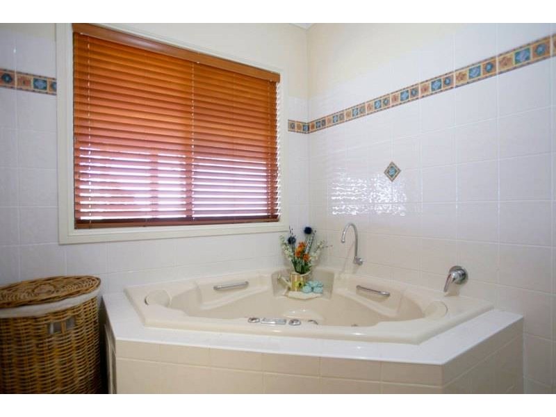 209 East West, Valla NSW 2448