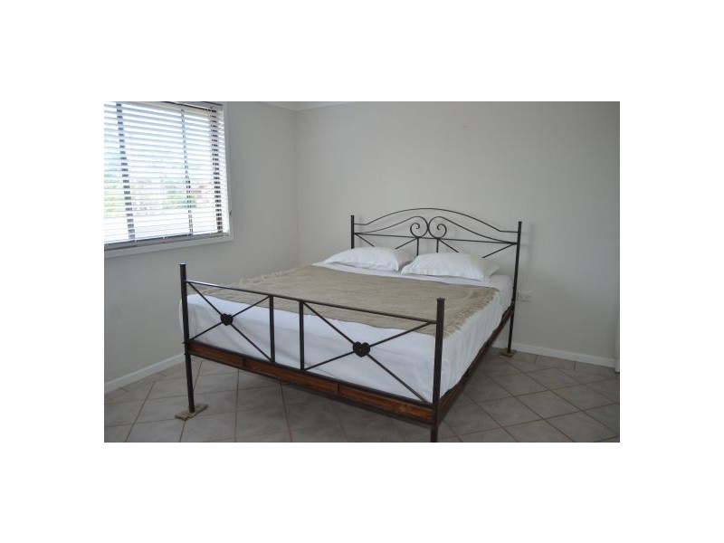 4 Honeysuckle Pl, Mylestom NSW 2454