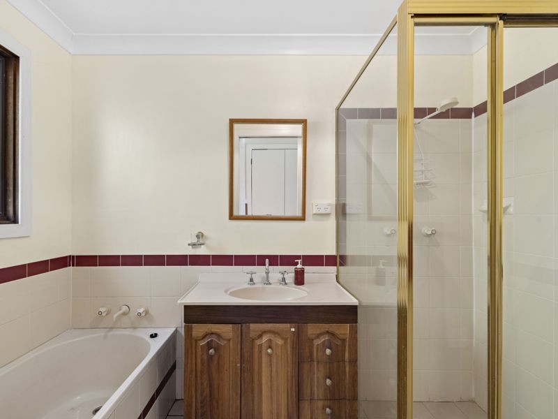 16 John Locke Place, Gleniffer NSW 2454