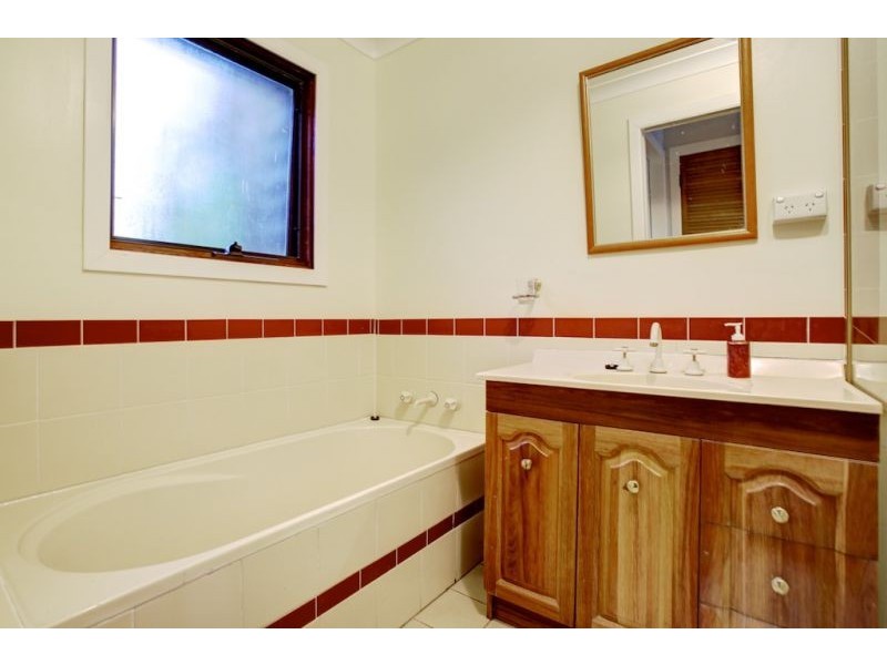 16 John Locke Place, Gleniffer NSW 2454