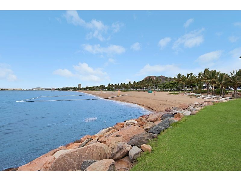 77 Cook Street, North Ward QLD 4810