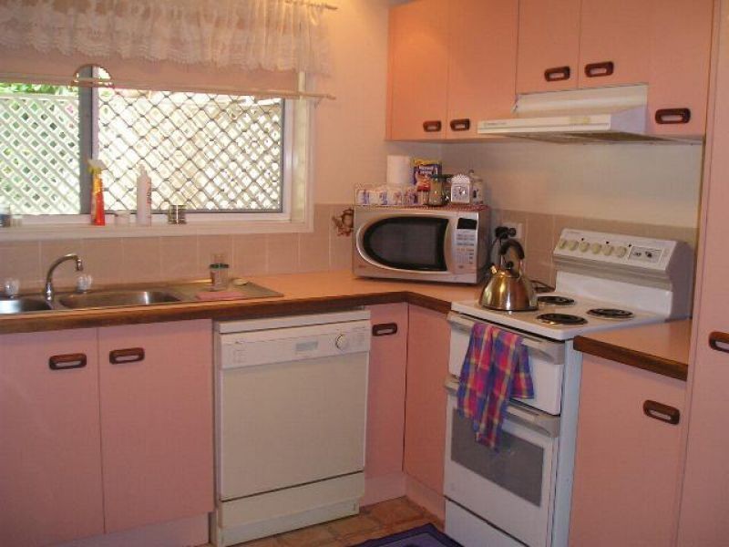 Bushland Beach QLD 4818