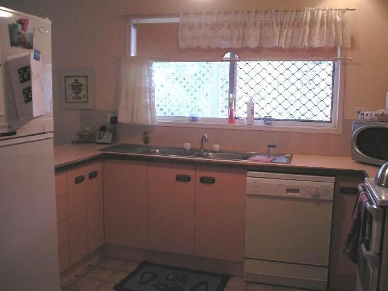 Bushland Beach QLD 4818