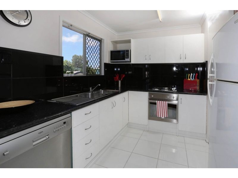 26 Buchanan Street, Mount Louisa QLD 4814