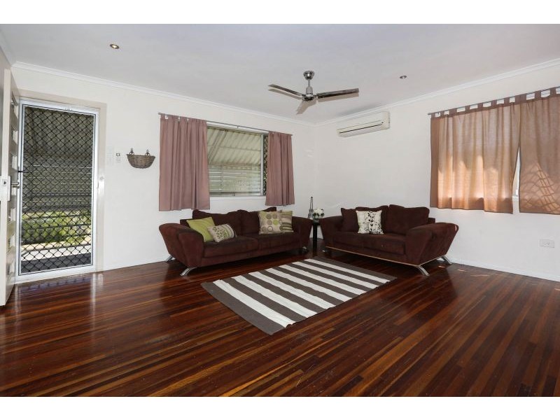 26 Buchanan Street, Mount Louisa QLD 4814