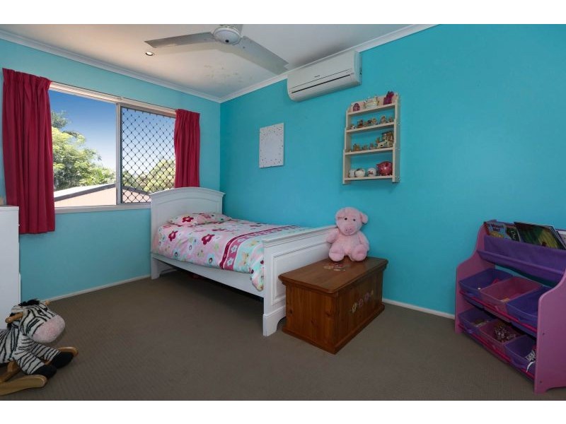 26 Buchanan Street, Mount Louisa QLD 4814