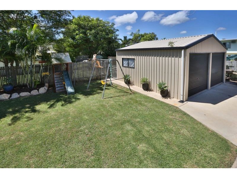 26 Buchanan Street, Mount Louisa QLD 4814